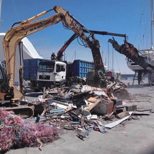 Proceso de desmontar un barco con Femevi