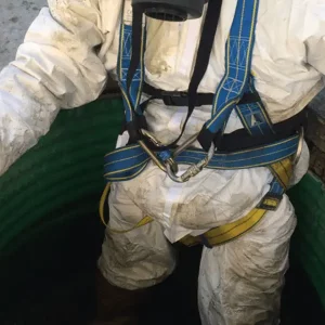 Limpieza profesional de hidrocarburos en instalaciones industriales