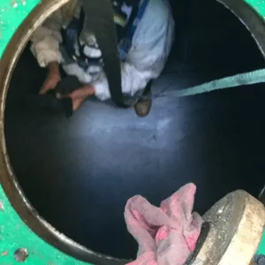 Limpieza y retirada de residuos de hidrocarburos en tanques industriales